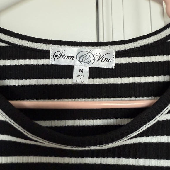 Black and White Stem & Vine Flutter Sleeve Ruffled Blouse - Picture 3 of 3